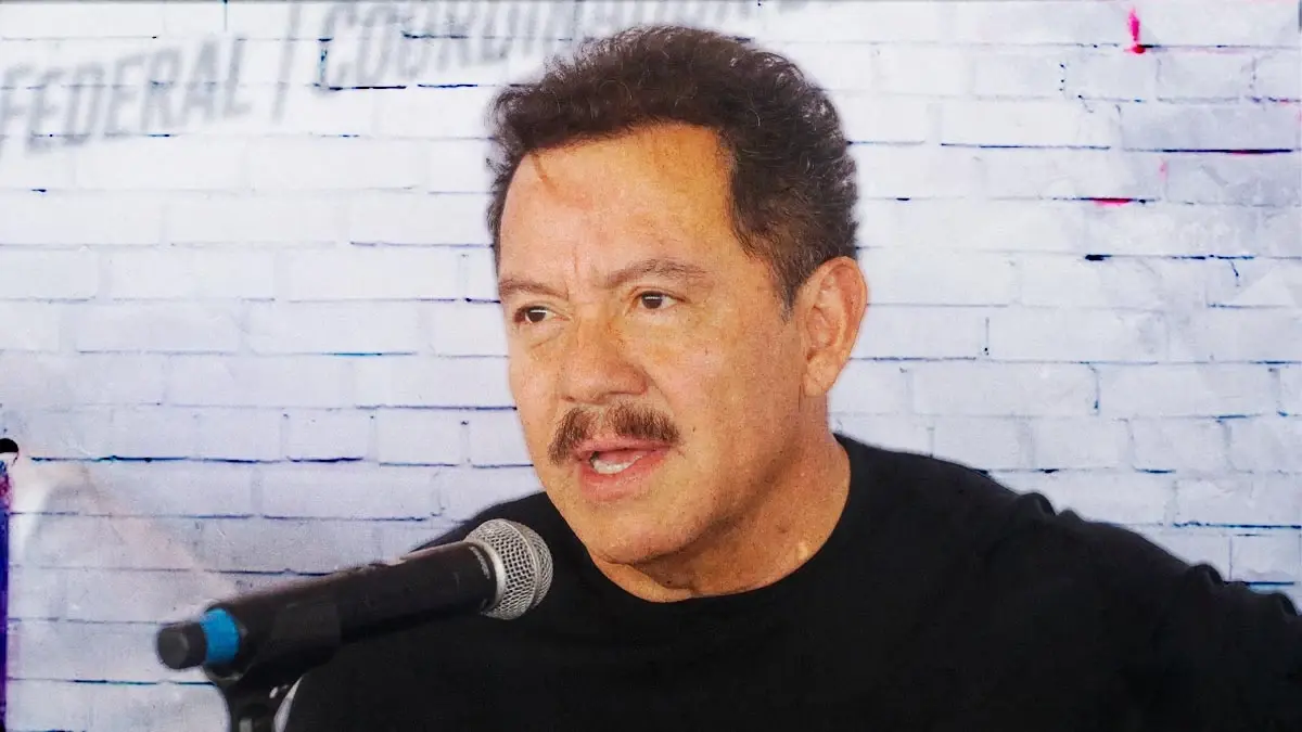 Nacho Mier pide aplicar sanciones por pinta de bardas políticas en Puebla