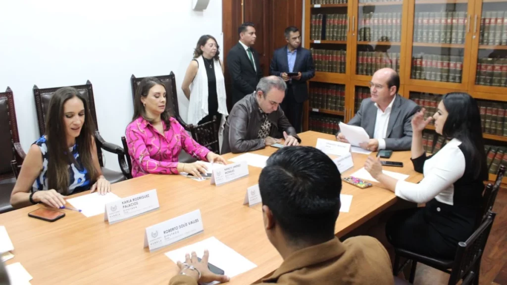 Aprueba Comisión de Presupuesto del Congreso respuesta a oficios municipales.