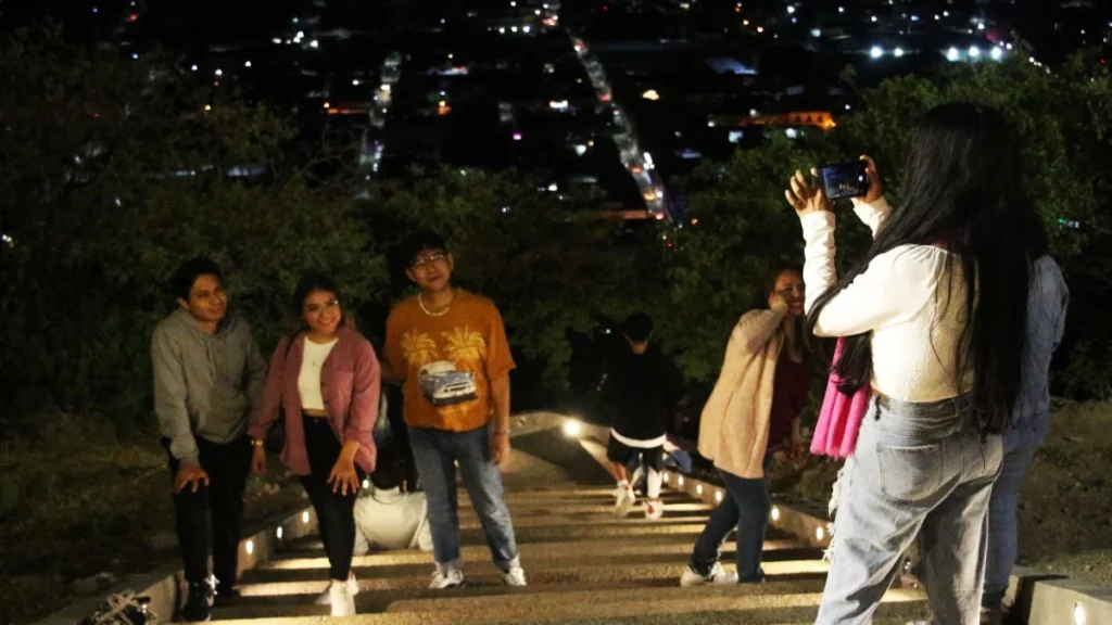 Recibe 11 mil visitantes el nuevo mirador de cristal de Atlixco en su primer fin de semana.