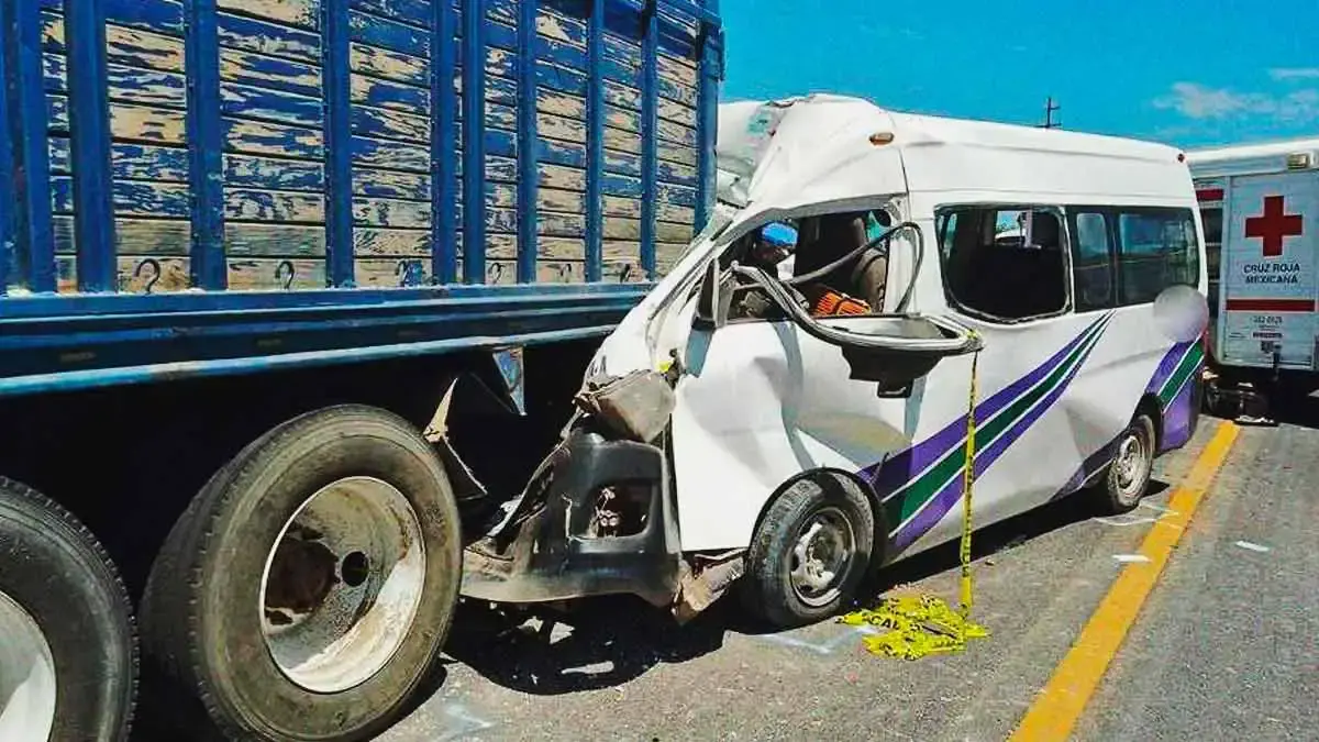 Cinco muertos y 13 heridos dejó un choque en Santiago Miahuatlán