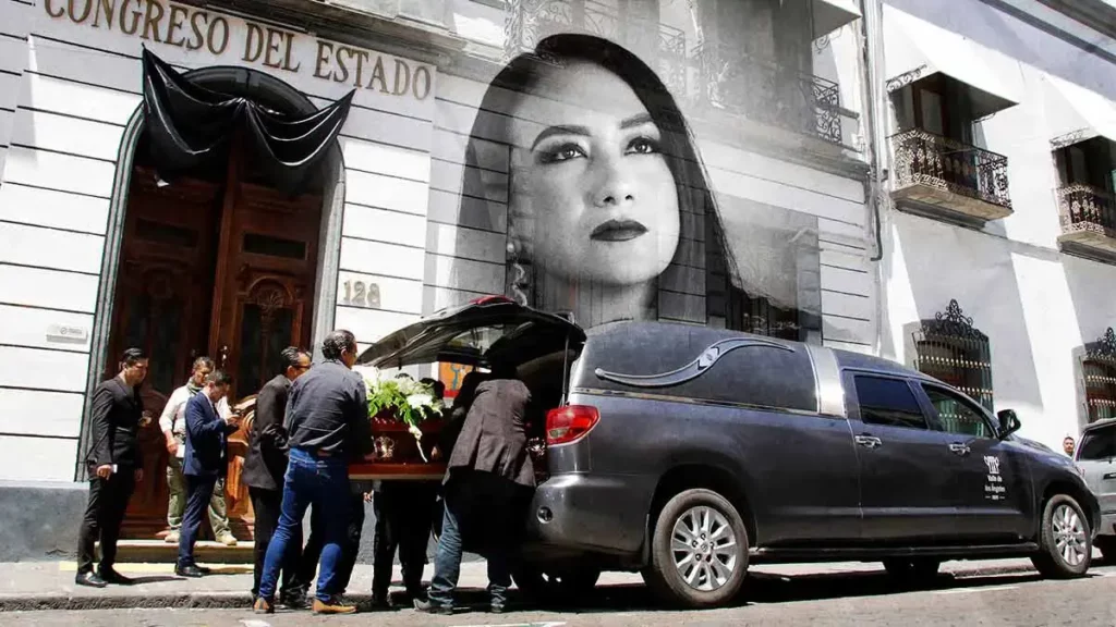 “Escucha, esta es tu lucha”, retumba en el Congreso de Puebla tras homenaje a Aurora Sierra.