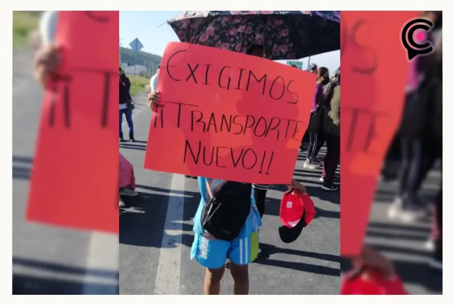 Bloquean la carretera de Tehuacán a Santiago Miahuatlán tras accidente que dejó seis muertos 