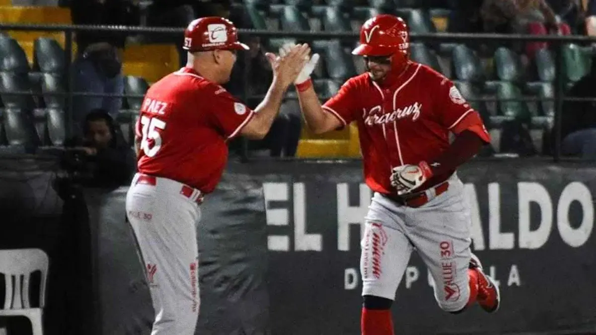 Águila de Veracruz venció a Pericos y obligó el regreso al “Beto Ávila”.