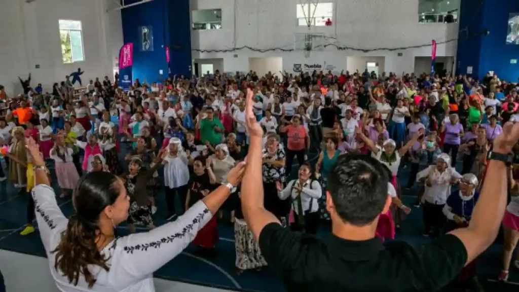 SMDIF Puebla reunió a más de 500 personas adultas mayores en actividad física