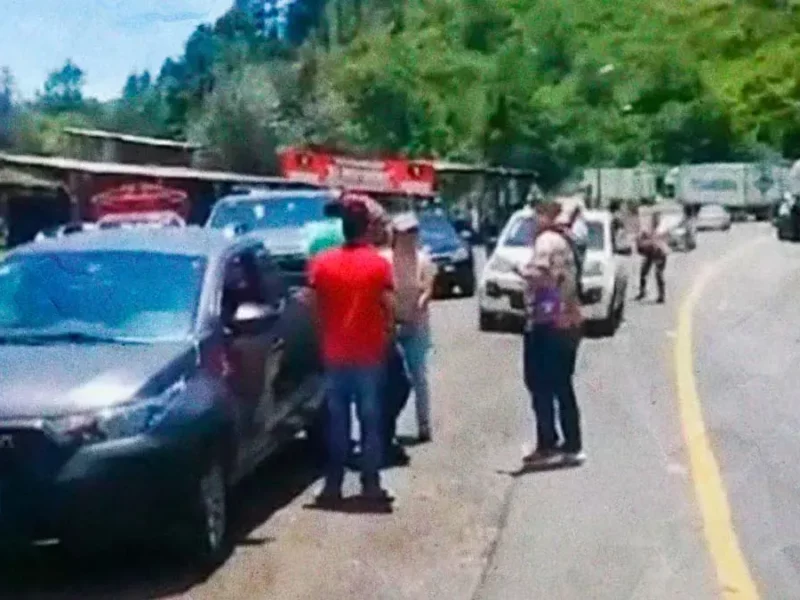 Reportan otro asalto masivo en la autopista Puebla-Orizaba