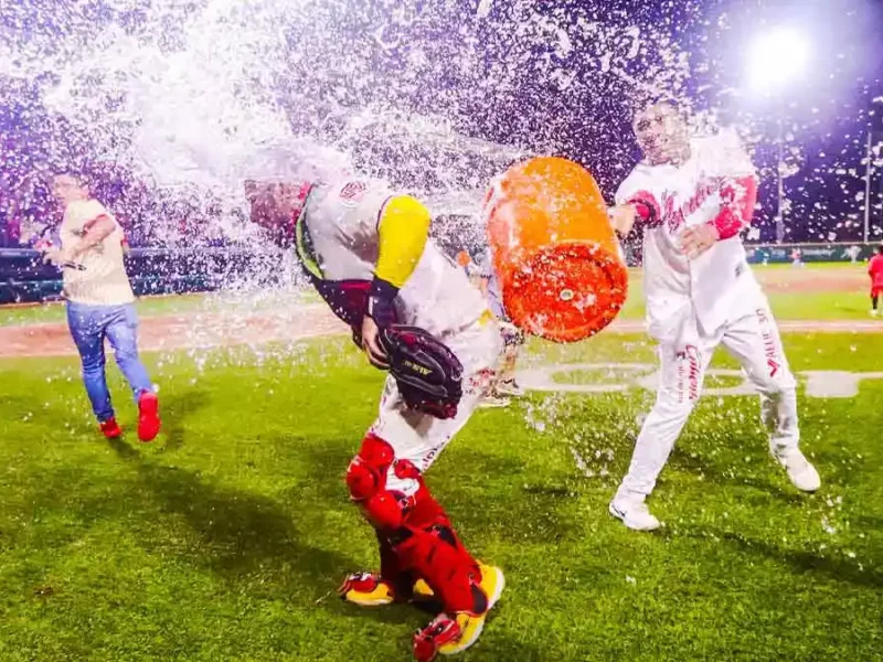El Águila de Veracruz hace historia  tras vencer a los Pericos de Puebla en Playoffs