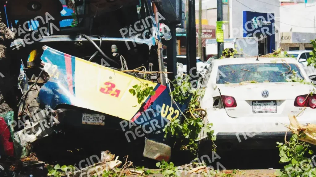 Ruta 3A choca contra árbol en Puebla; deja cinco heridos