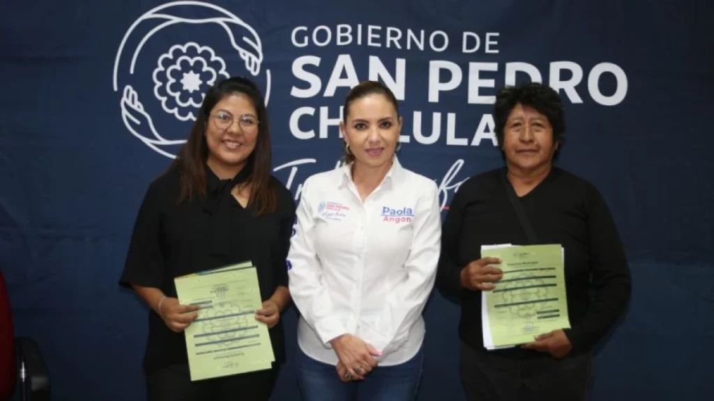 Paola Angon encabeza jornada integral de atención y entrega uniformes a personal de Limpia.