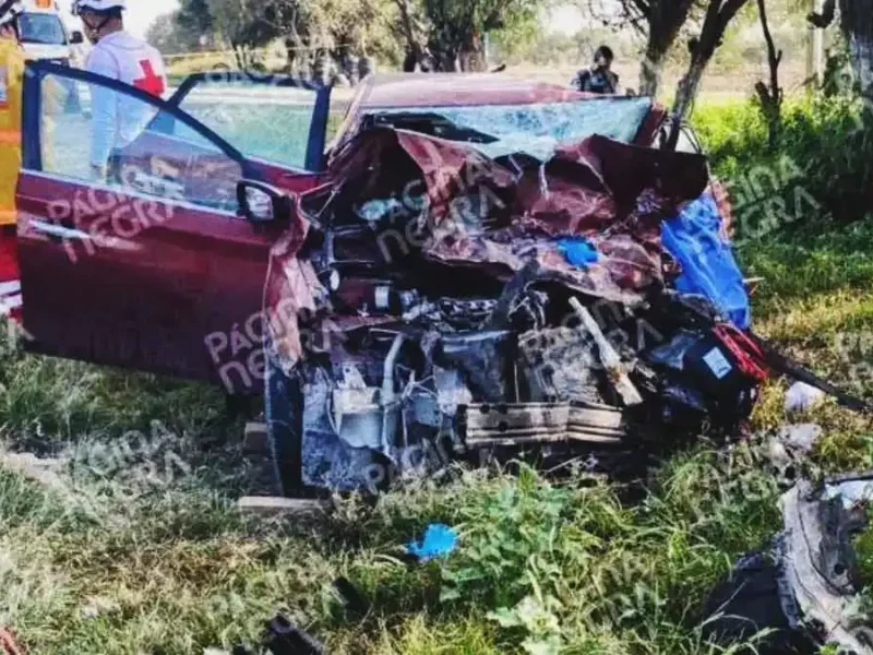 Choque frontal entre dos vehículos dejó un muerto en Tecamachalco 