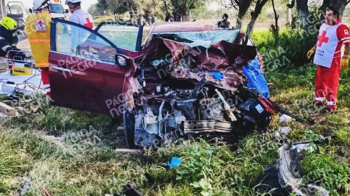 Choque frontal entre dos vehículos dejó un muerto en Tecamachalco 