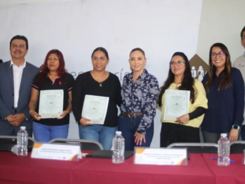 Paola Angon firma convenio con el ICATEP, impulsando mejores oportunidades de empleo para mujeres cholultecas.