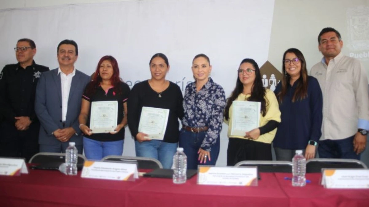 Paola Angon firma convenio con el ICATEP, impulsando mejores oportunidades de empleo para mujeres cholultecas.