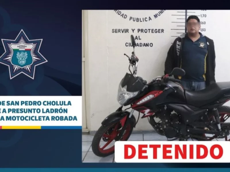 Policía de San Pedro Cholula detiene a presunto ladrón y recupera motocicleta robada.
