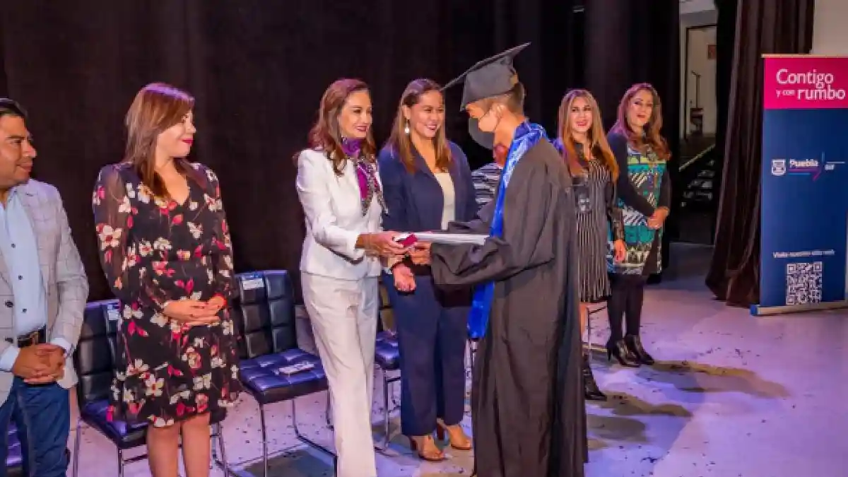 Se gradúa segunda generación de niñas, niños y adolescentes en situación de atención prioritaria del SMDIF Puebla