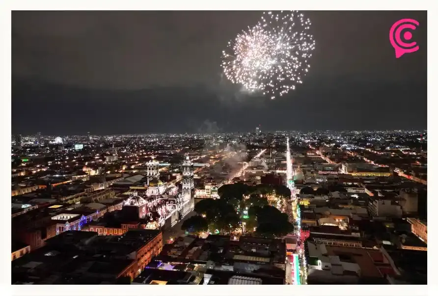 Con encendido de luces tricolor, Ayuntamiento inaugura Fiestas Patrias en Puebla capital