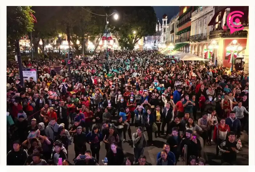 Con encendido de luces tricolor, Ayuntamiento inaugura Fiestas Patrias en Puebla capital