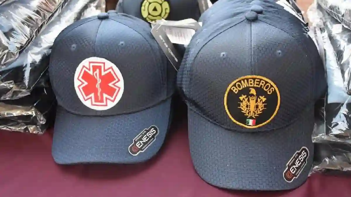 En el día bombero; Norma Layón entrega incentivos económicos y uniformes