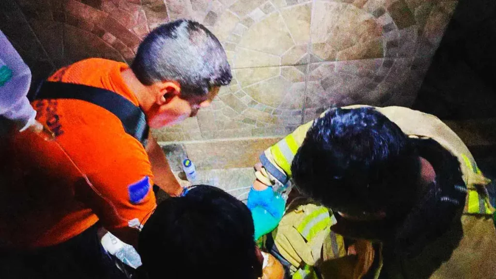 Niño cayó en una cisterna, sobrevivió y lo hospitalizaron en Puebla