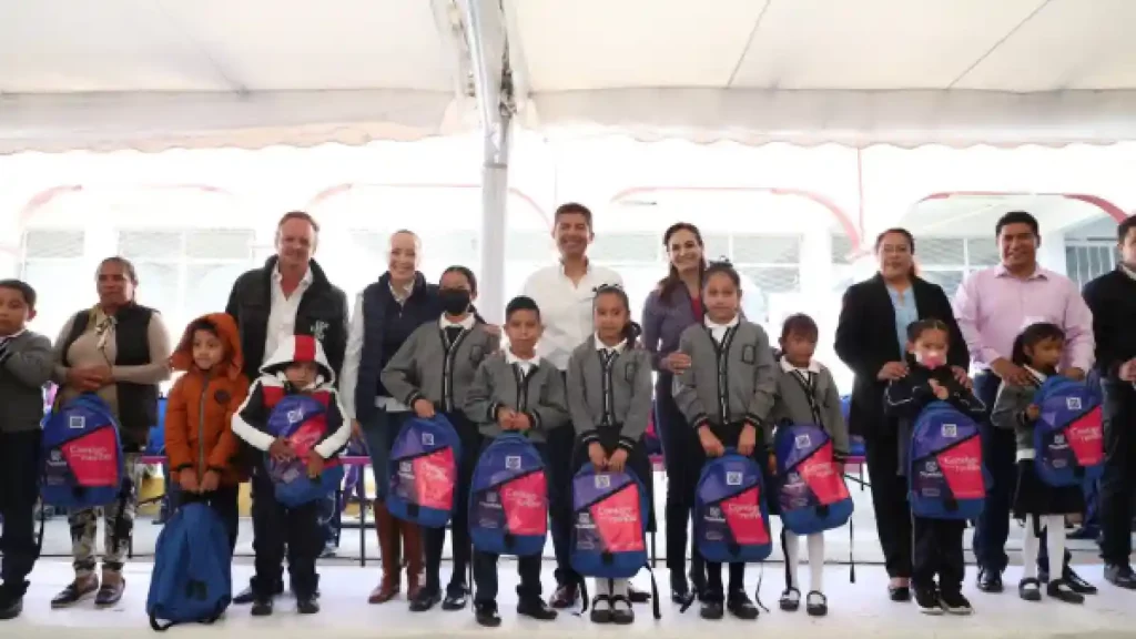 Ayuntamiento de Puebla entrega 10 mil kits de útiles escolares en juntas auxiliares