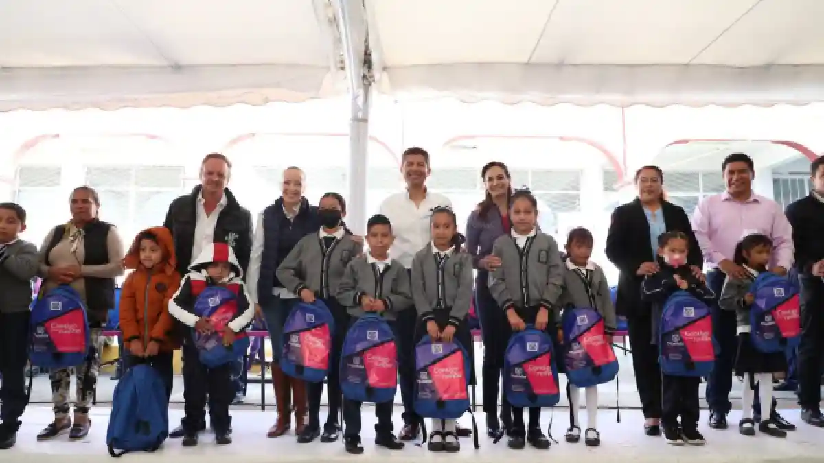 Ayuntamiento de Puebla entrega 10 mil kits de útiles escolares en juntas auxiliares