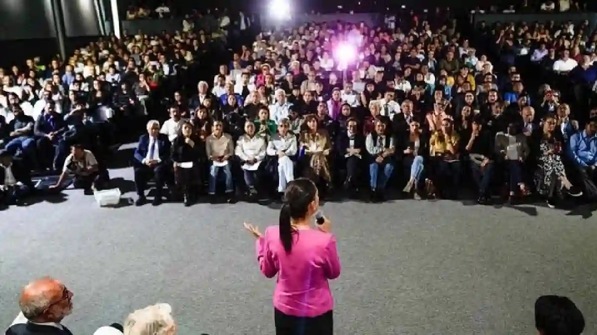 “La Cuarta Transformación está haciendo realidad el derecho a la educación”: Claudia Sheinbaum se reúne con más de 200 académicos, académicas, científicos y científicas de todo el país