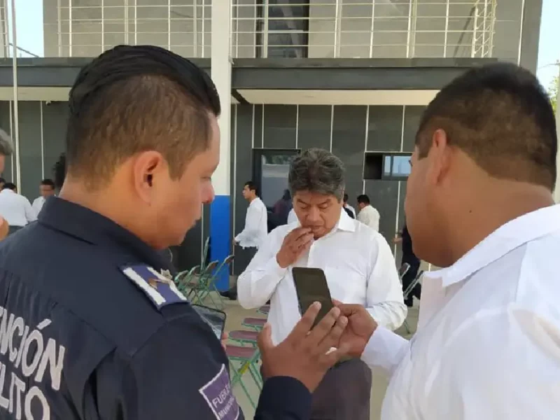 Crea prevención del delito de San Andrés Cholula red de botones de alertamiento con gremio de taxistas