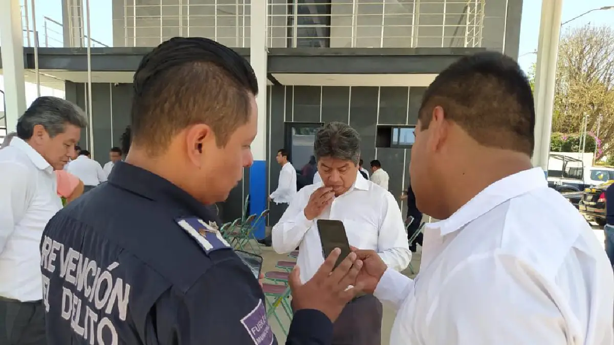 Crea prevención del delito de San Andrés Cholula red de botones de alertamiento con gremio de taxistas