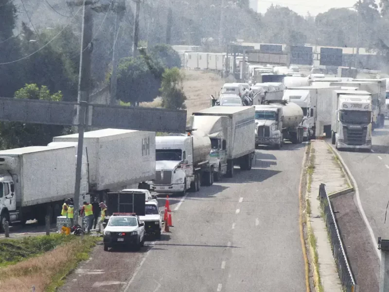 Cumple 12 horas cierre en el Arco Norte tras accidente de tráiler