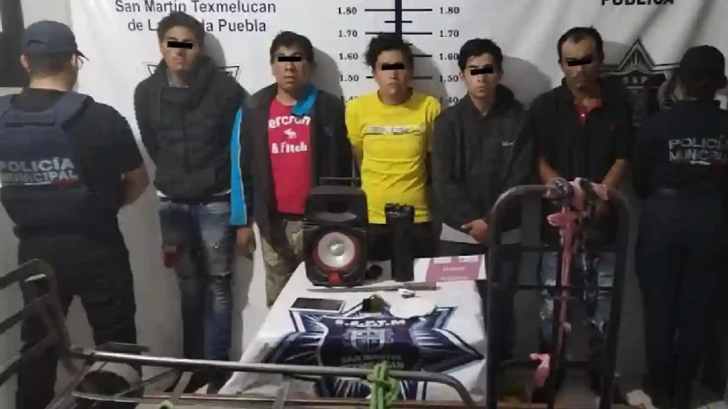 Policía municipal de San Martín Texmelucan detuvo a 5 sujetos por robo y daño 