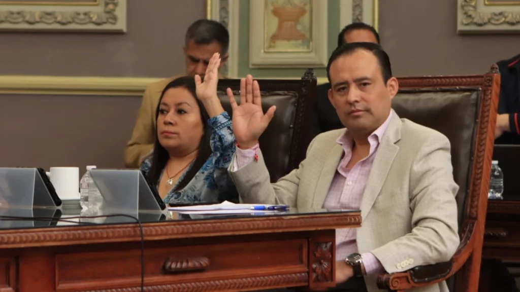 Impulsan iniciativa para incrementar multas y penas a quien cometa el delito de robo de vehículo.