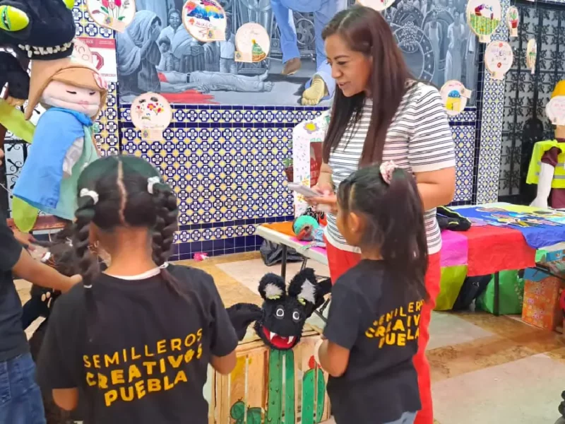 Niñas, niños y jóvenes de "semilleros creativos" de Atlixco exponen trabajos en presidencia municipal