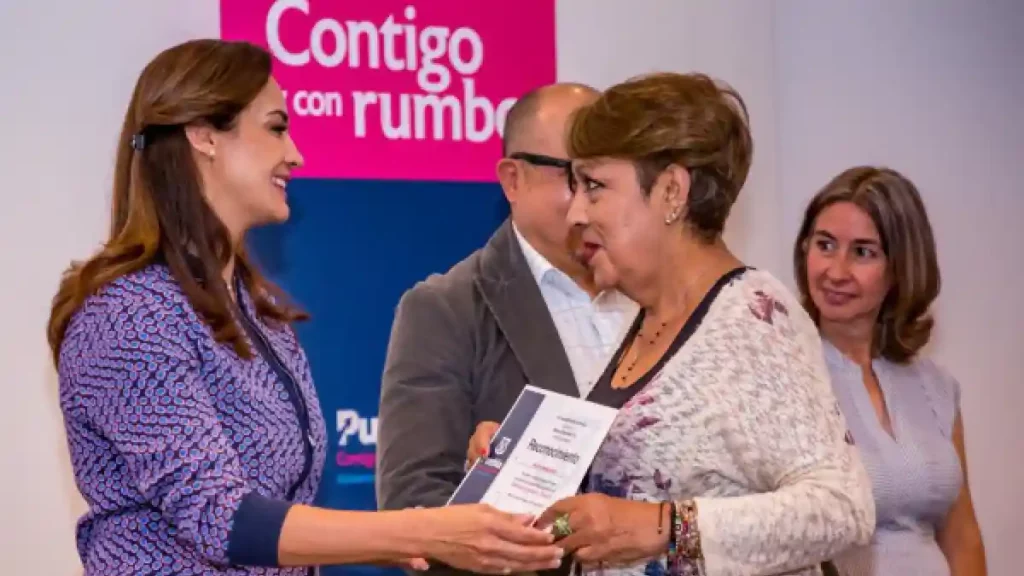 Se gradúan del Centro de Capacitación Y Desarrollo Oxxo - SMDIF Puebla