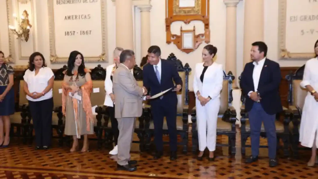 Gobierno Municipal de Puebla reconoce a comunidad migrante