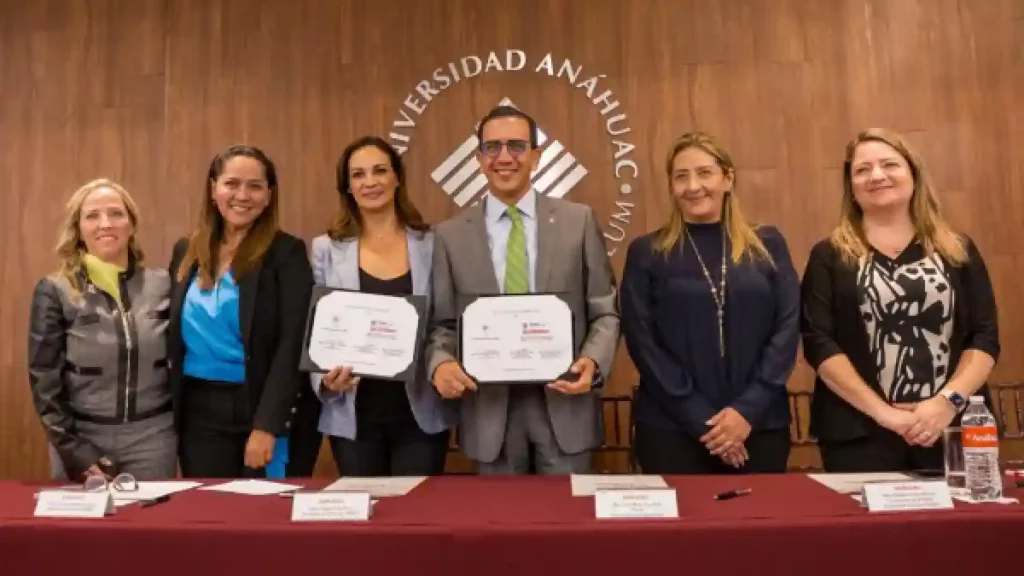 SMDIF firma convenio de colaboración con Universidad Anáhuac Puebla
