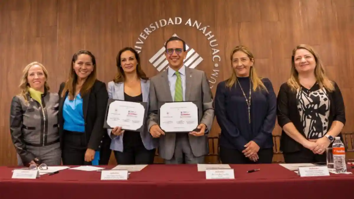 SMDIF firma convenio de colaboración con Universidad Anáhuac Puebla