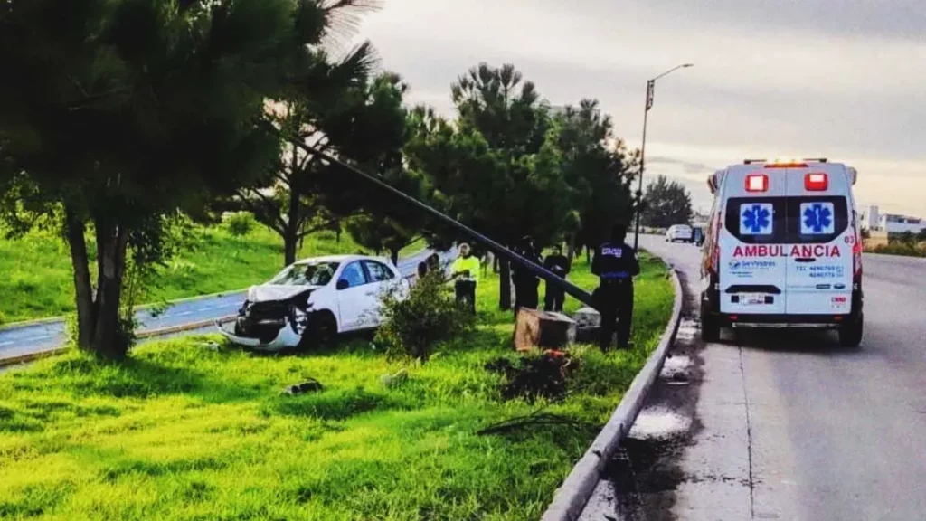 Automovilista borracho choca y causa una colisión sobre Periférico