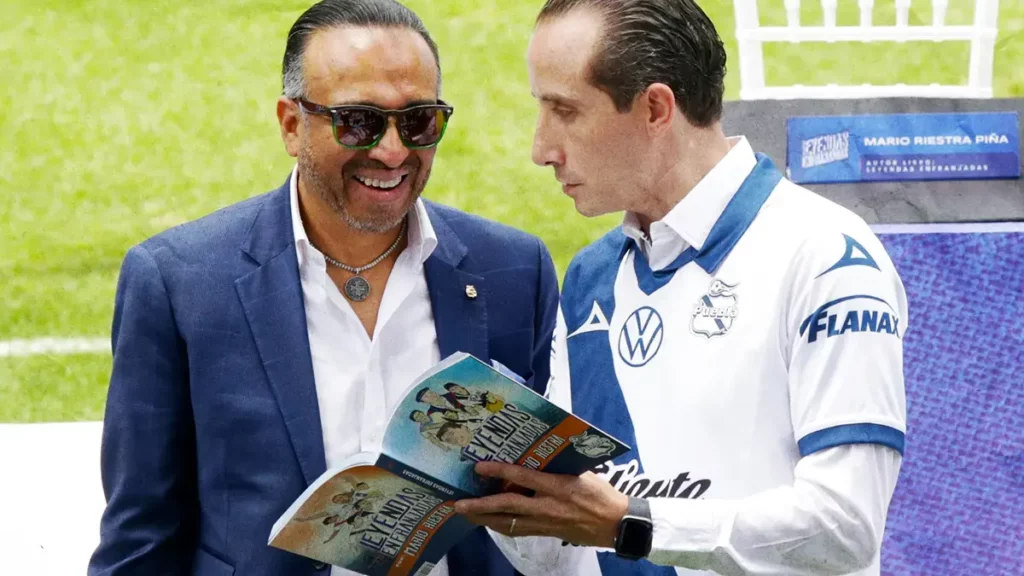 Mario Riestra presenta su libro “Leyendas Enfranjadas” en el Cuauhtémoc.
