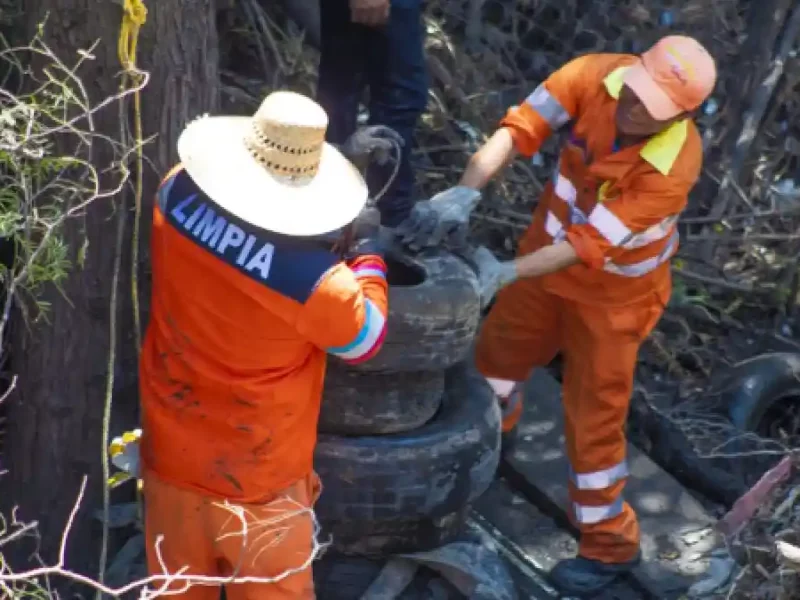 OOSL retiró 11 toneladas de llantas del Río Atoyac