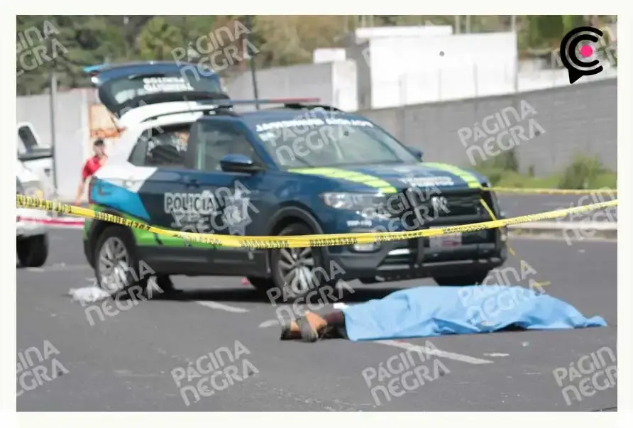Automovilista murió al salir proyectado de una camioneta que volcó en Puebla