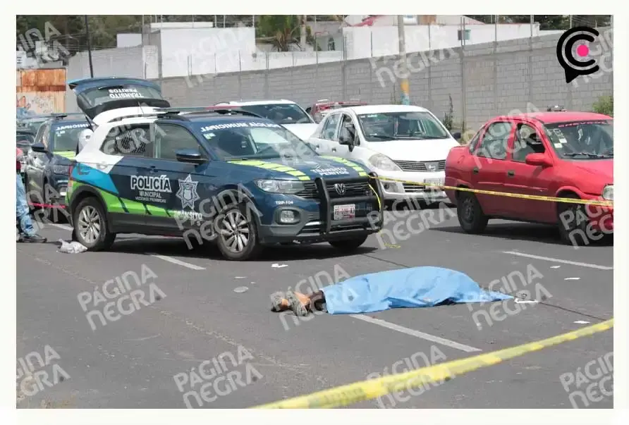 Automovilista murió al salir proyectado de una camioneta que volcó en Puebla