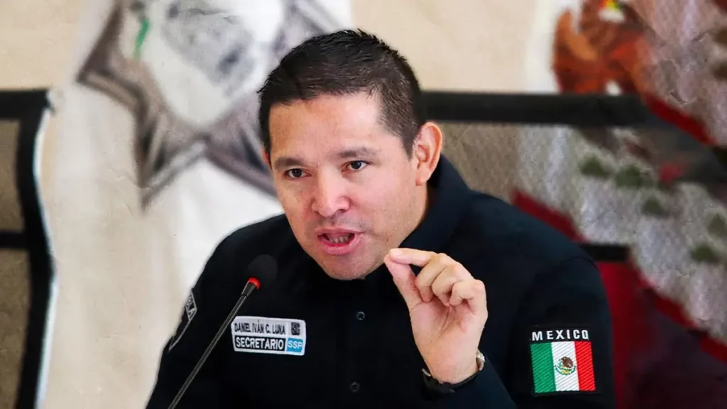 Buscan a autores de narcomantas del CJNG en Puebla mediante rastreo de cámaras.