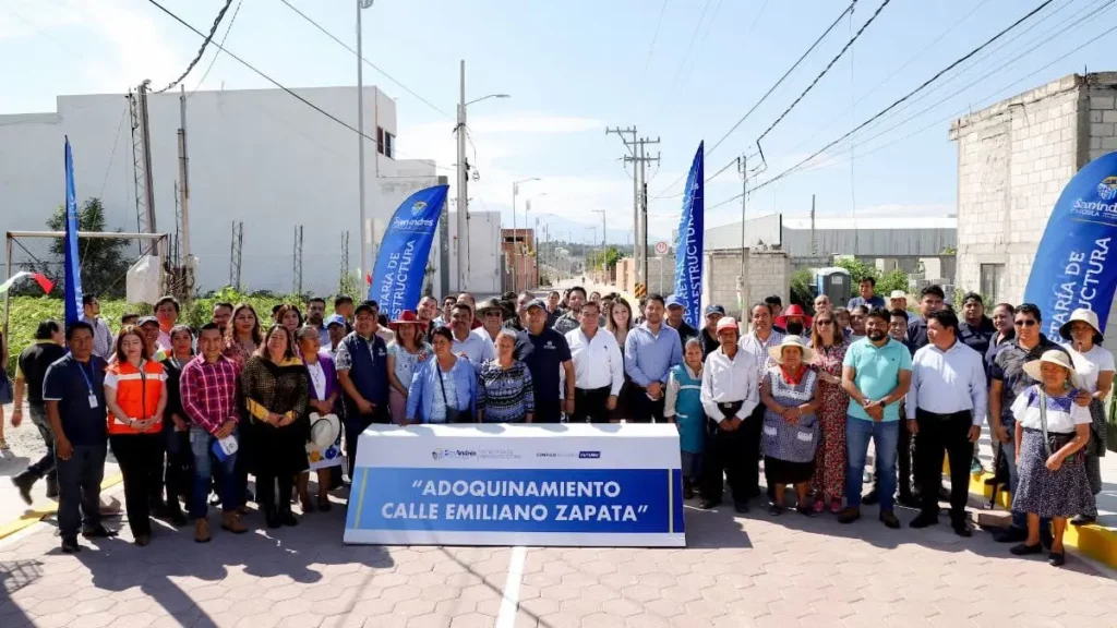 Inaugura Mundo Tlatehui el adoquinamiento de la calle Emiliano Zapata en Tlaxcalancingo
