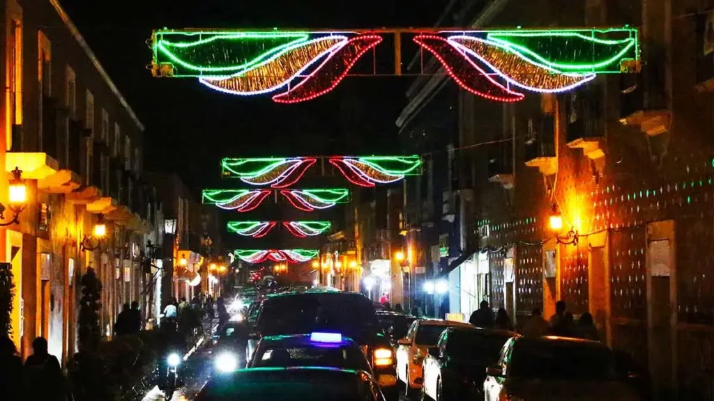 Se alistan escenarios para fiestas patrias; habrá cierres viales en el Centro Histórico