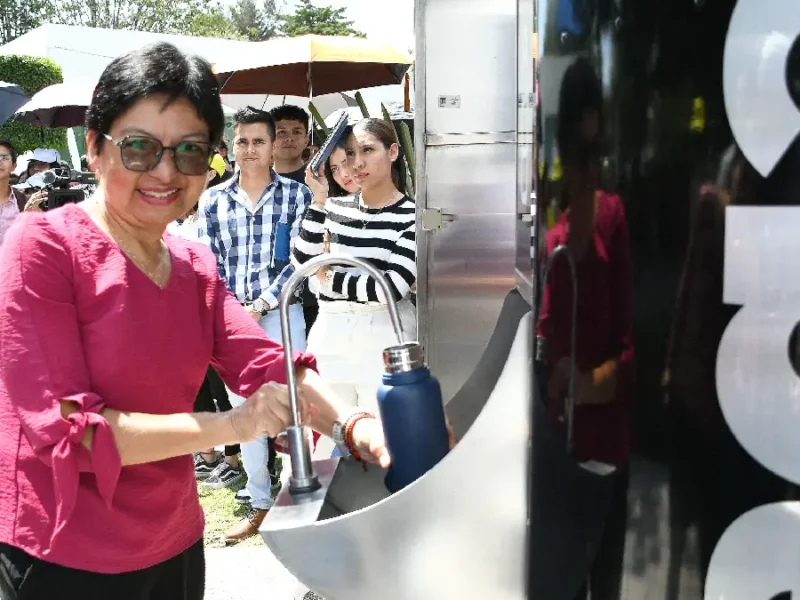 Rectora María Lilia Cedillo Ramírez pone en marcha la reapertura de bebederos en CU