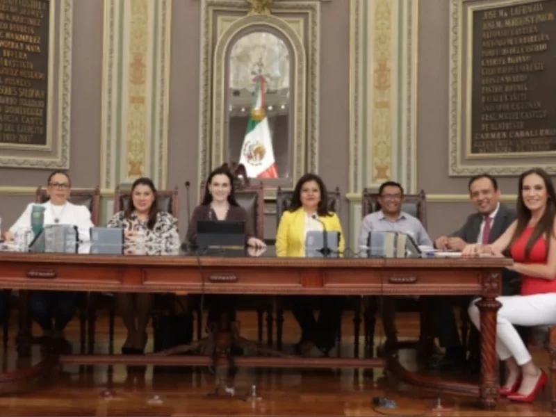 Presentan en el Congreso iniciativas para evitar, en escuelas, la venta de bebidas azucaradas a menores.