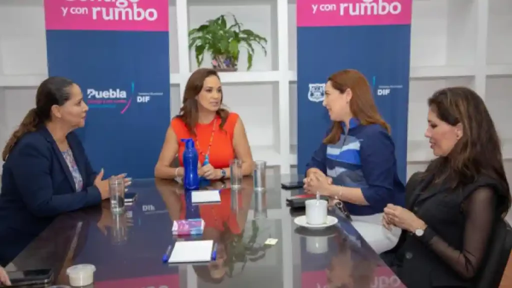 SMDIF Puebla sostiene reunión con otros municipios para compartir prácticas exitosas