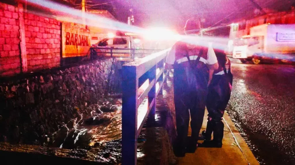 Se desbordó el río Alseseca en la colonia Álamos Vista Hermosa de Puebla