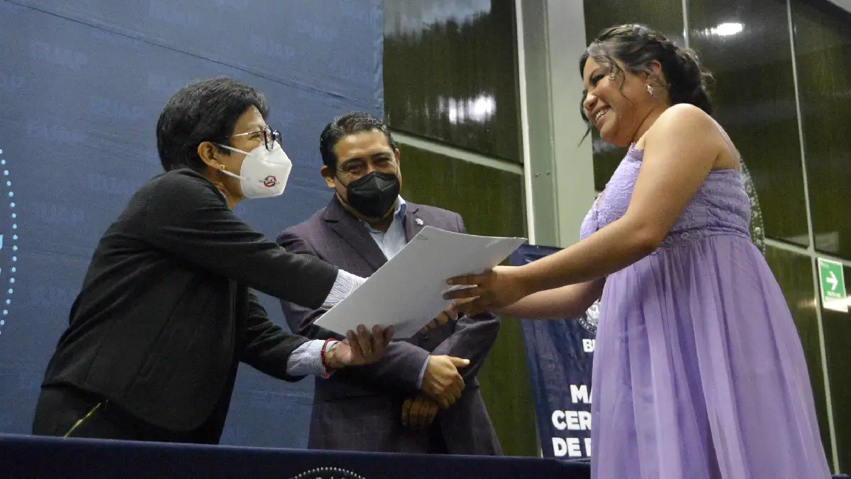 Entrega Rectora María Lilia Cedillo Ramírez Premio Ceneval al Desempeño de Excelencia-EGEL