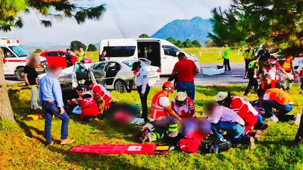 Choque múltiple y volcadura en la autopista Amozoc-Perote dejó un muerto