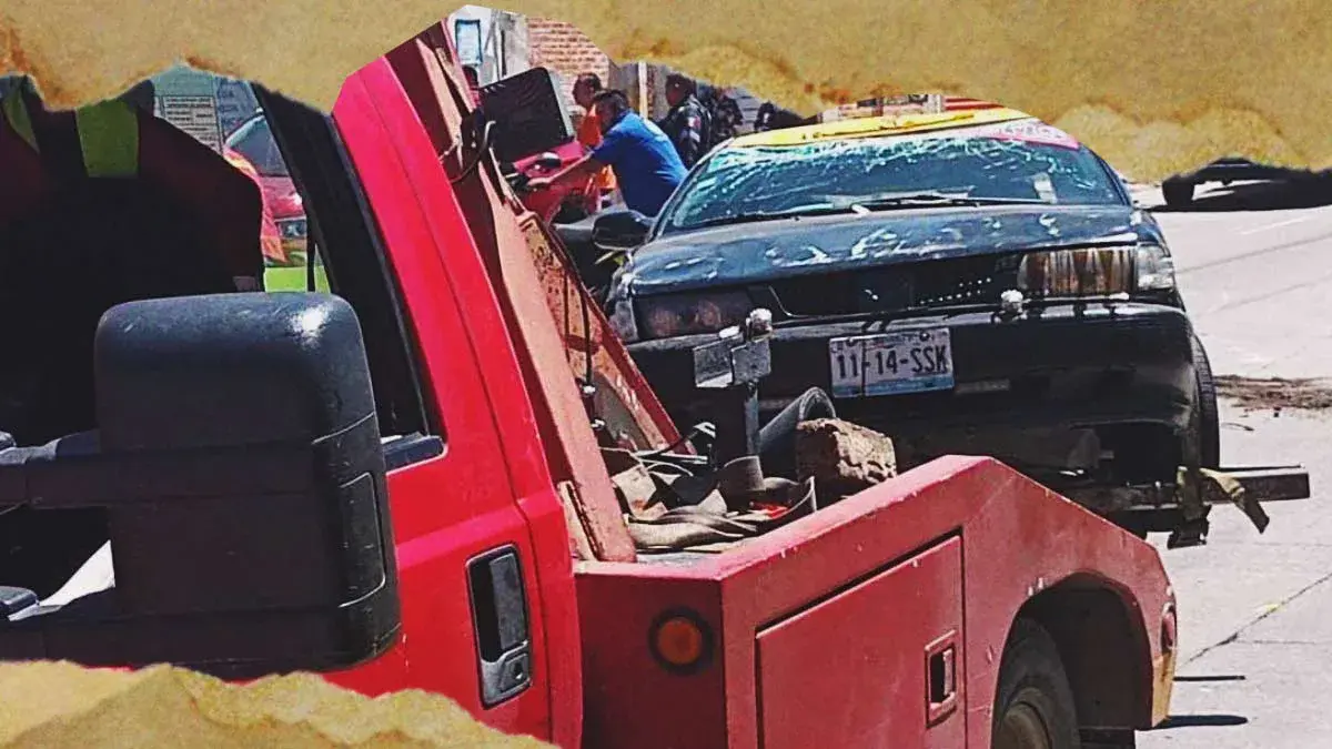 Taxi chocó contra un auto, volcó e impactó una moto en Puebla capjtal